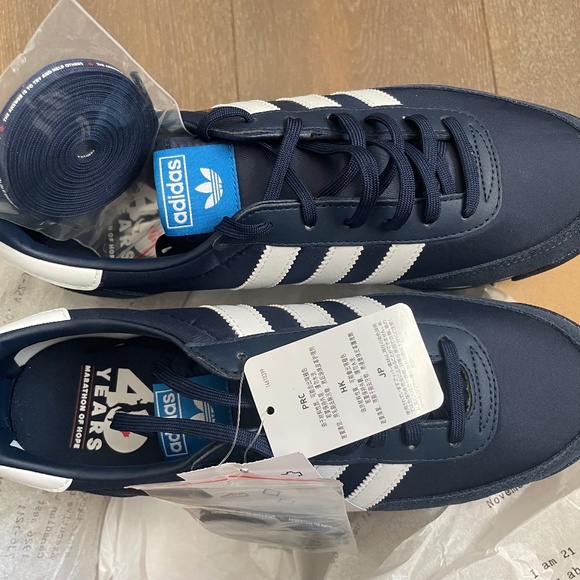 M8/W9.5  Adidas Terry Fox 40th Anniversary Gazelle - New in box - Picture 1 of 7